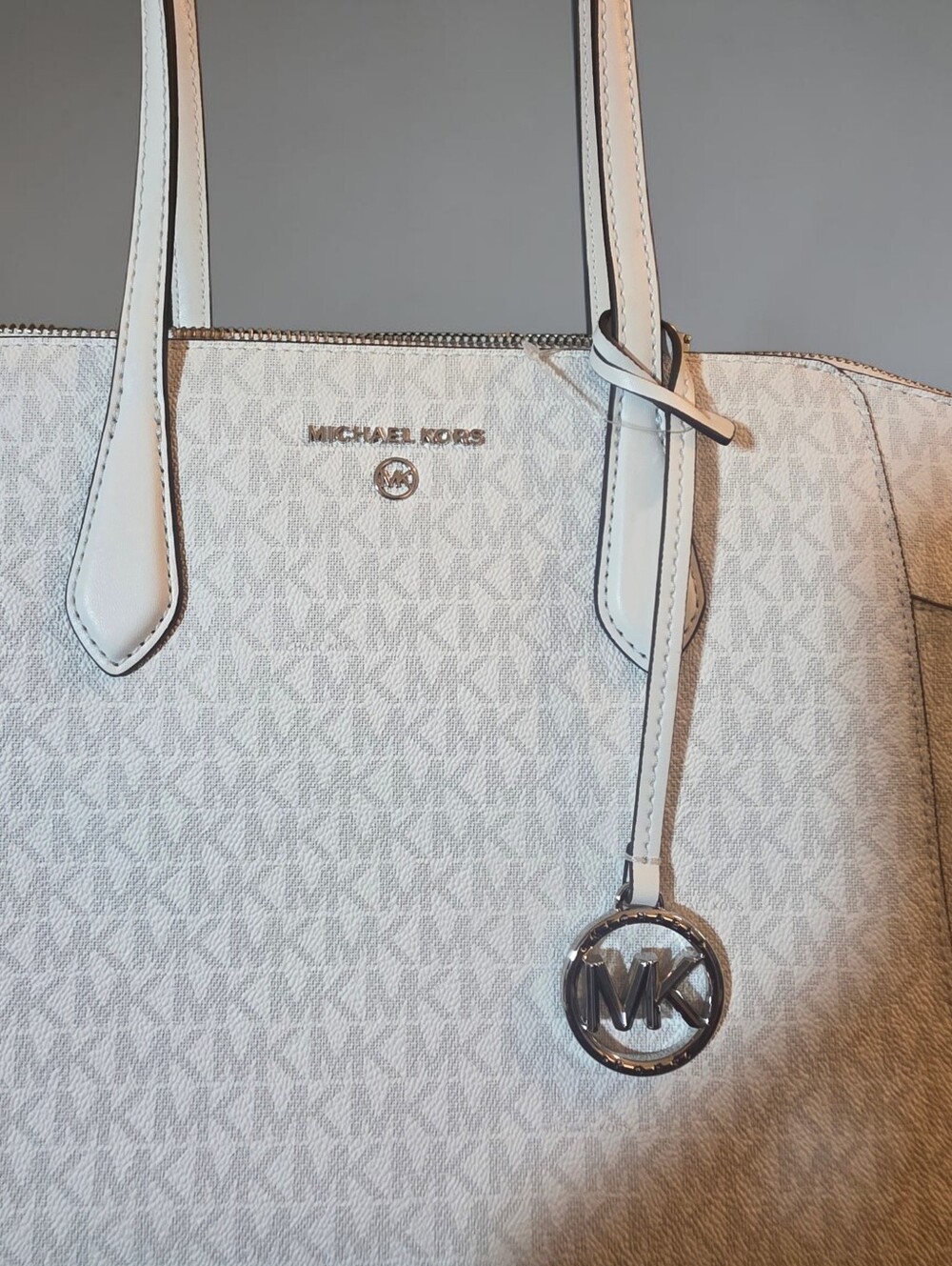 Nwt Michael Kors White Signature Tote with Wristlet Accent - Picture 6 of 10